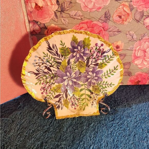 Decoupage Scalloped shells   - Picture 1 of 1